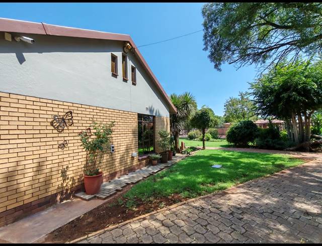 4 BEDROOM HOUSE FOR SALE IN THREE RIVERS EAST